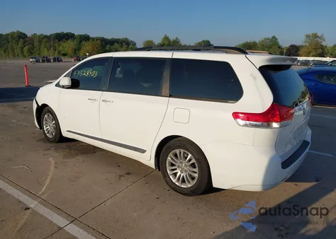 2012 Toyota Sienna Xle V6 8 Passenger z USA, uszkodzony, nr VIN 5TDYK3DC0CS210067